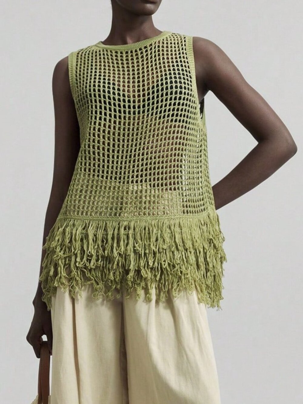 Green Boho Women's Sleeveless Knit Vest, Fringe Hem V‑Neck Pullover - Picture 5 of 6